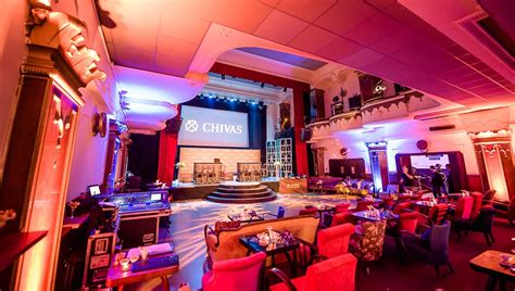 Royal Theatre & Club Chic .